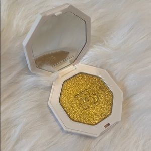 Fenty Beauty highlighter